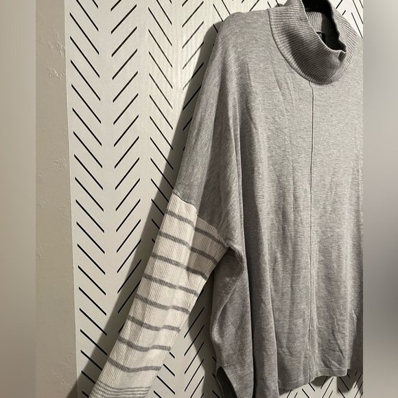 Jones New York Signature Gray Turtleneck with Striped Sleeves - Picture 5 of 11